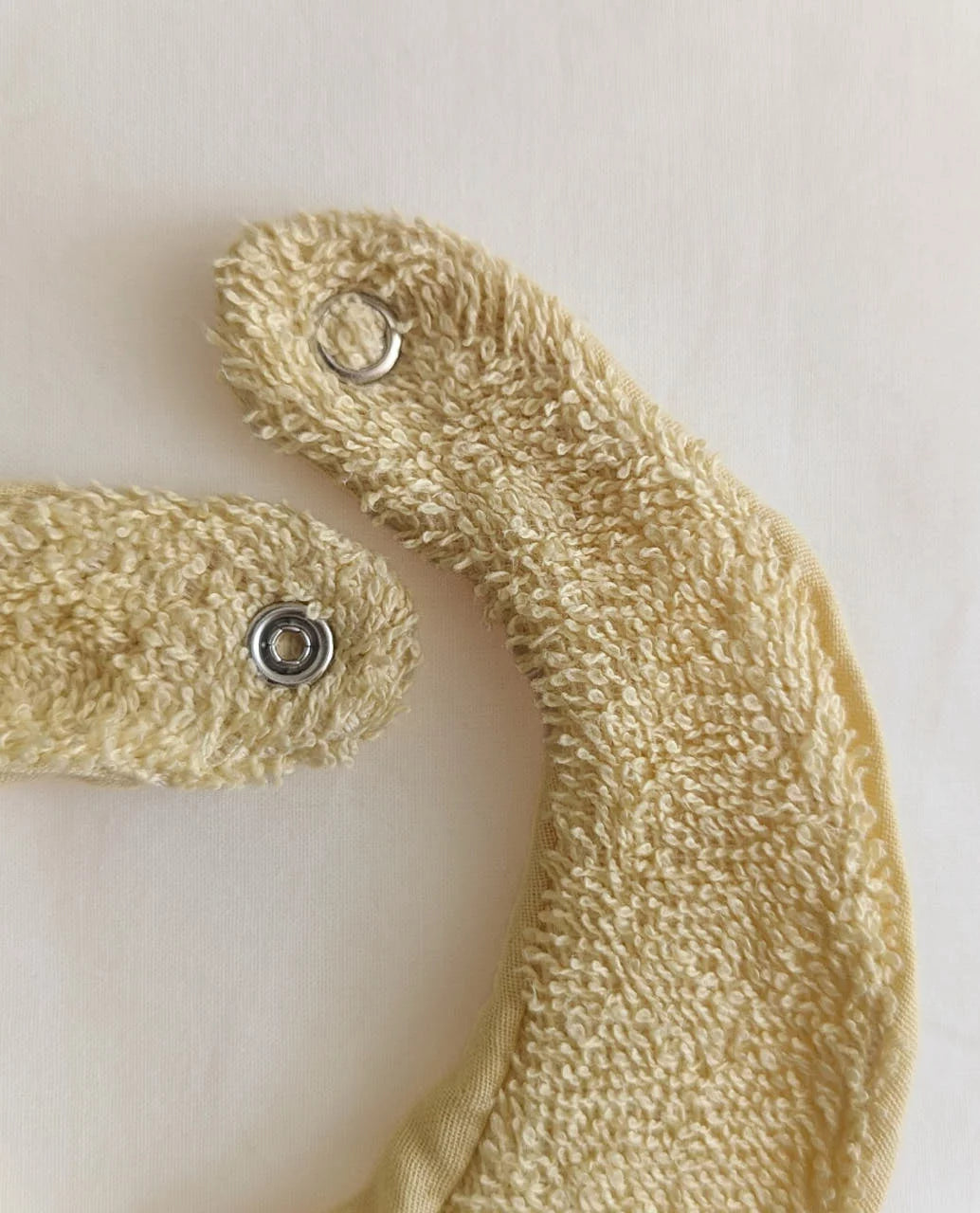 NORTH BABY - ORGANIC TERRY BIB YELLOW BANANA One Size