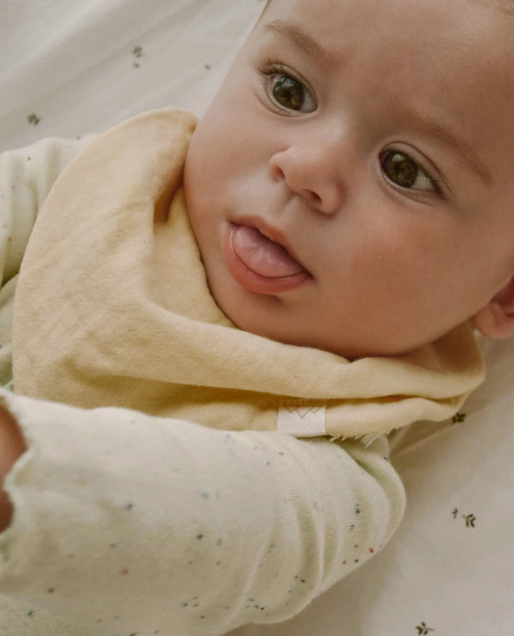NORTH BABY - ORGANIC TERRY BIB YELLOW BANANA One Size