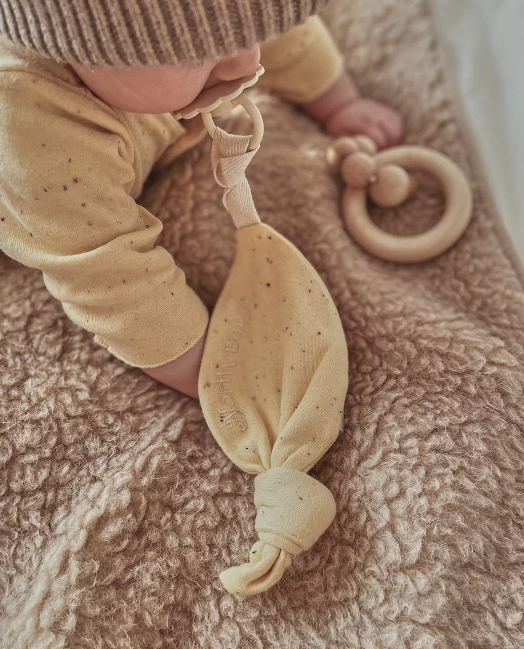 NORTH BABY - PACIFIER HOLDER ORGANIC BALLOON YELLOW BANANA