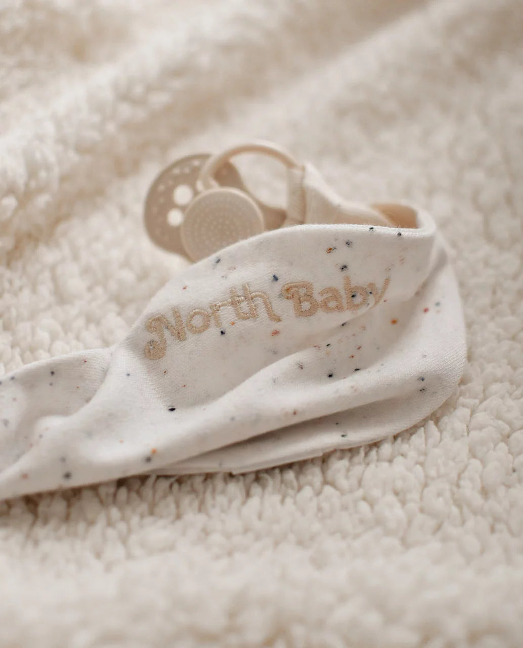 NORTH BABY - PACIFIER HOLDER ORGANIC BALLOON WHITE MILK