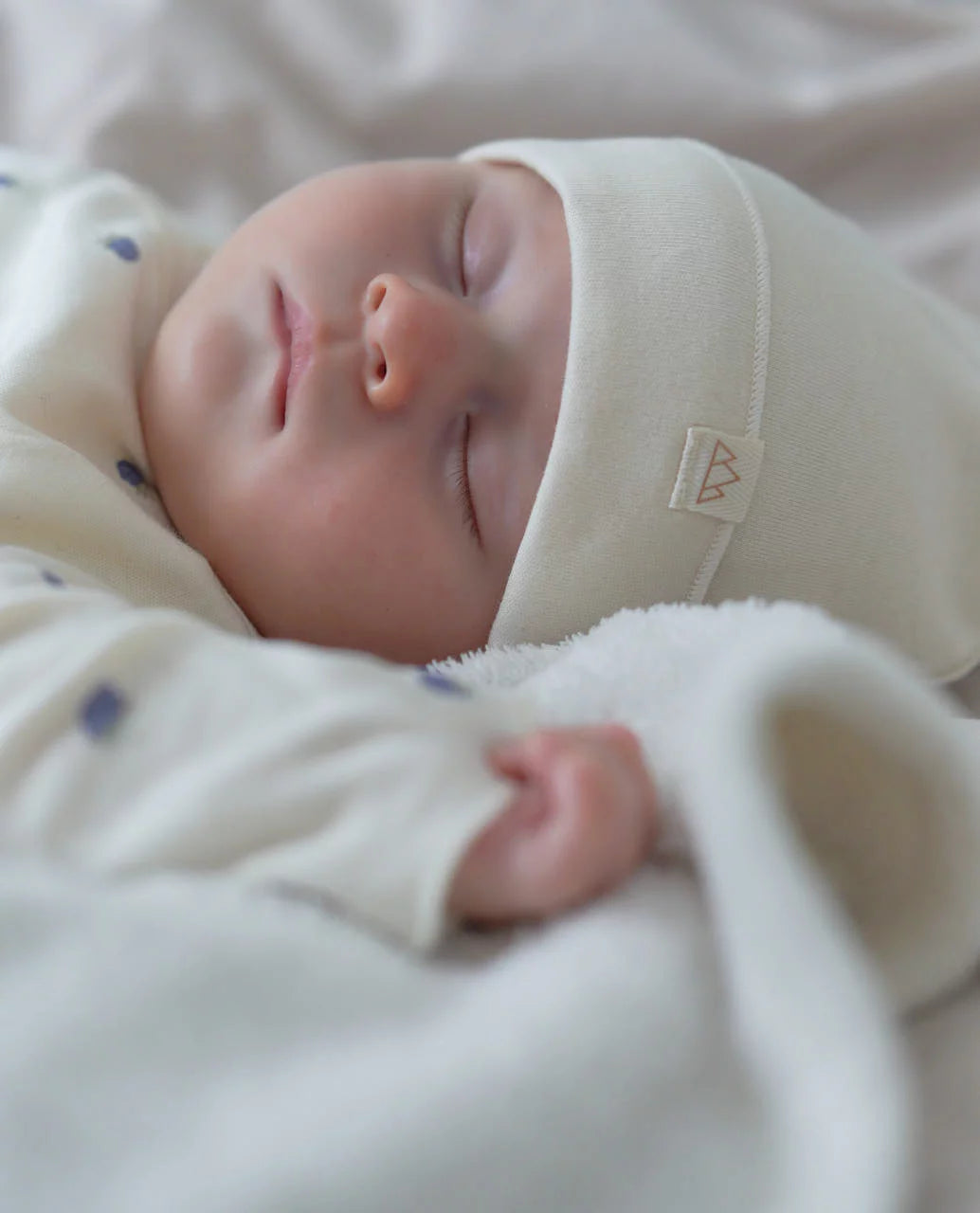 NORTH BABY - ORGANIC HAT SNOW WHITE 0-3 meses